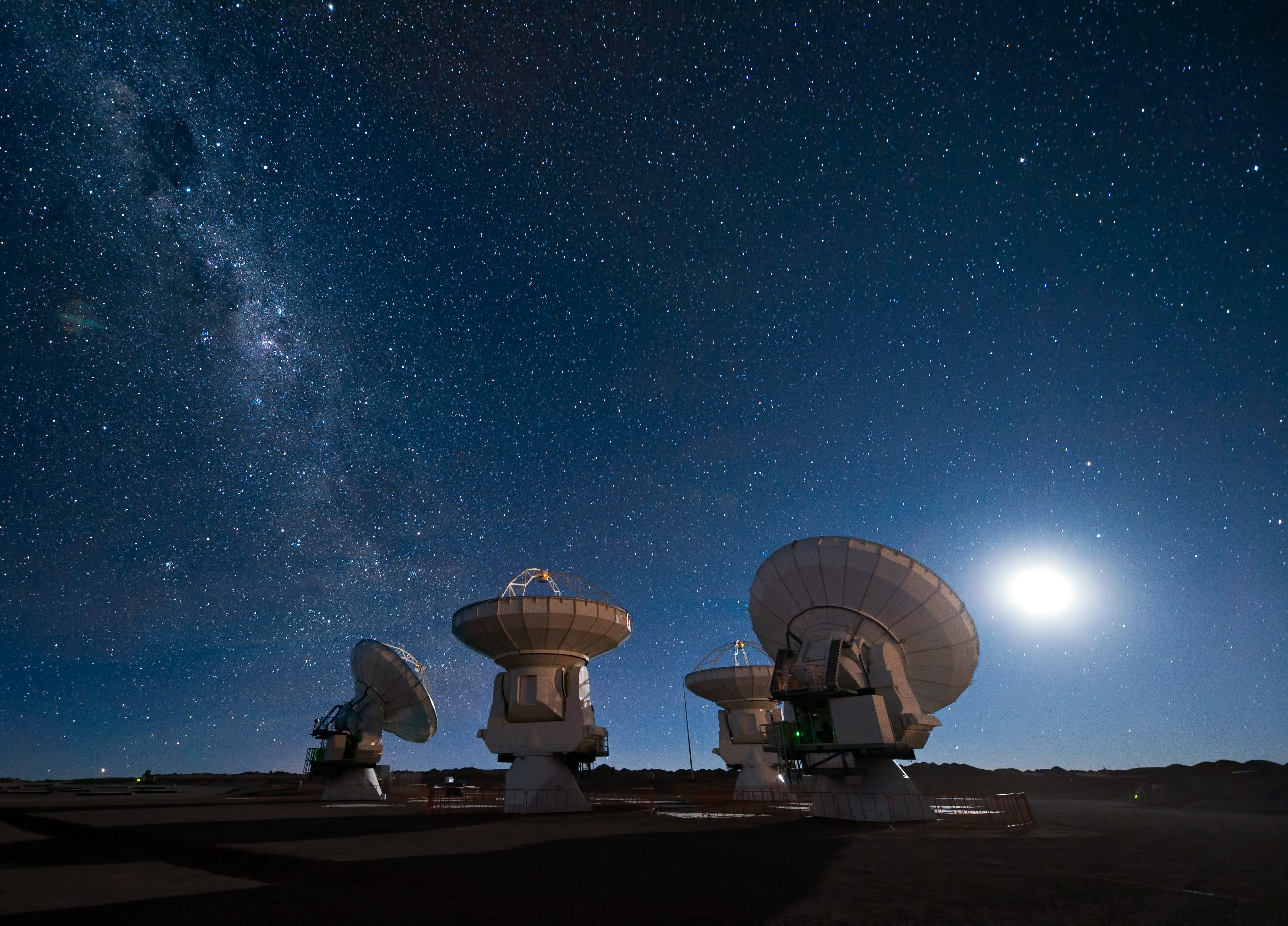 Radio telescopes of the ALMA range